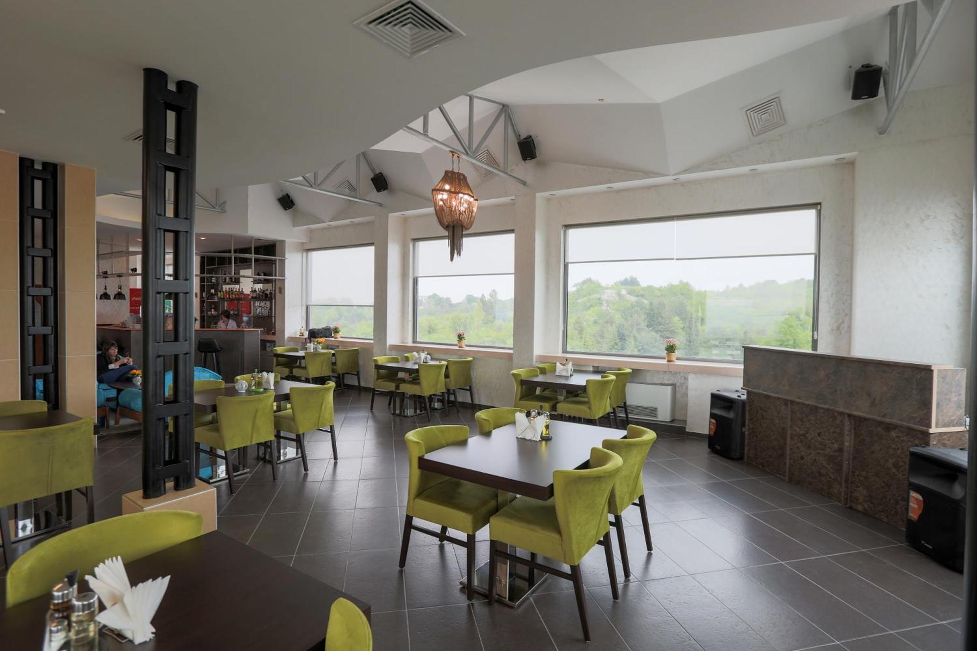 Terra Europe Brontes Hotel Targovishte  Eksteriør bilde