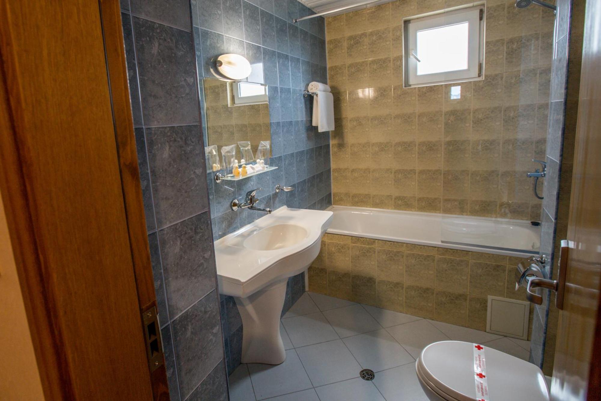 Terra Europe Brontes Hotel Targovishte  Eksteriør bilde