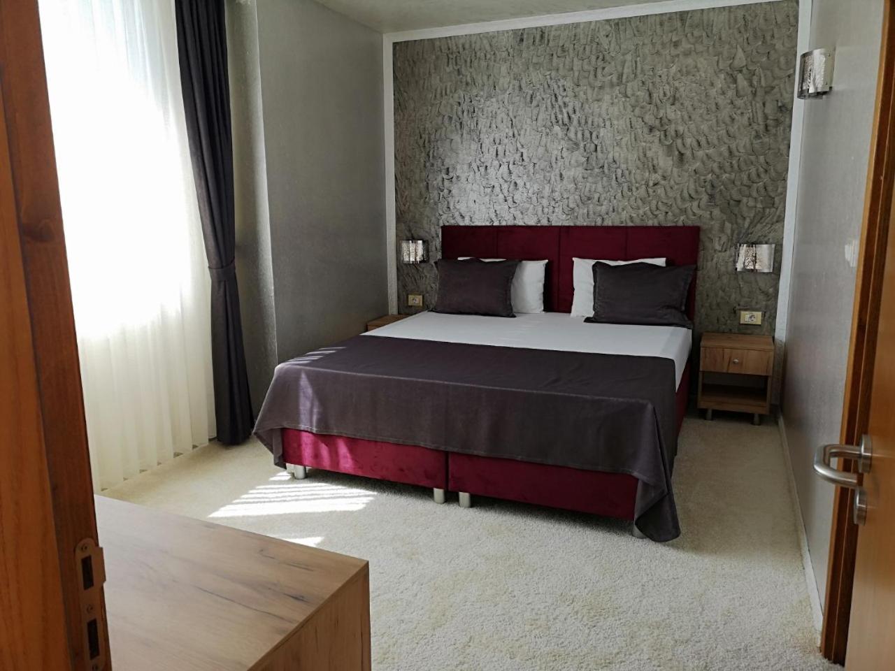 Terra Europe Brontes Hotel Targovishte  Eksteriør bilde