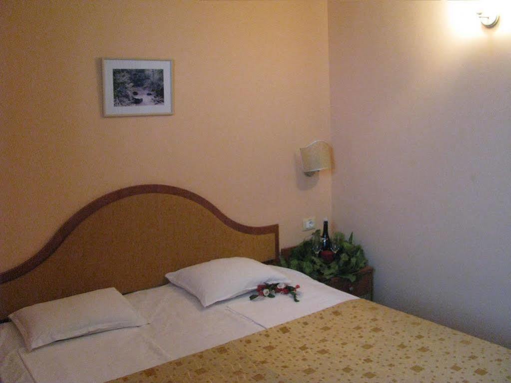 Terra Europe Brontes Hotel Targovishte  Eksteriør bilde