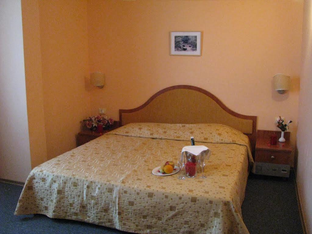 Terra Europe Brontes Hotel Targovishte  Eksteriør bilde