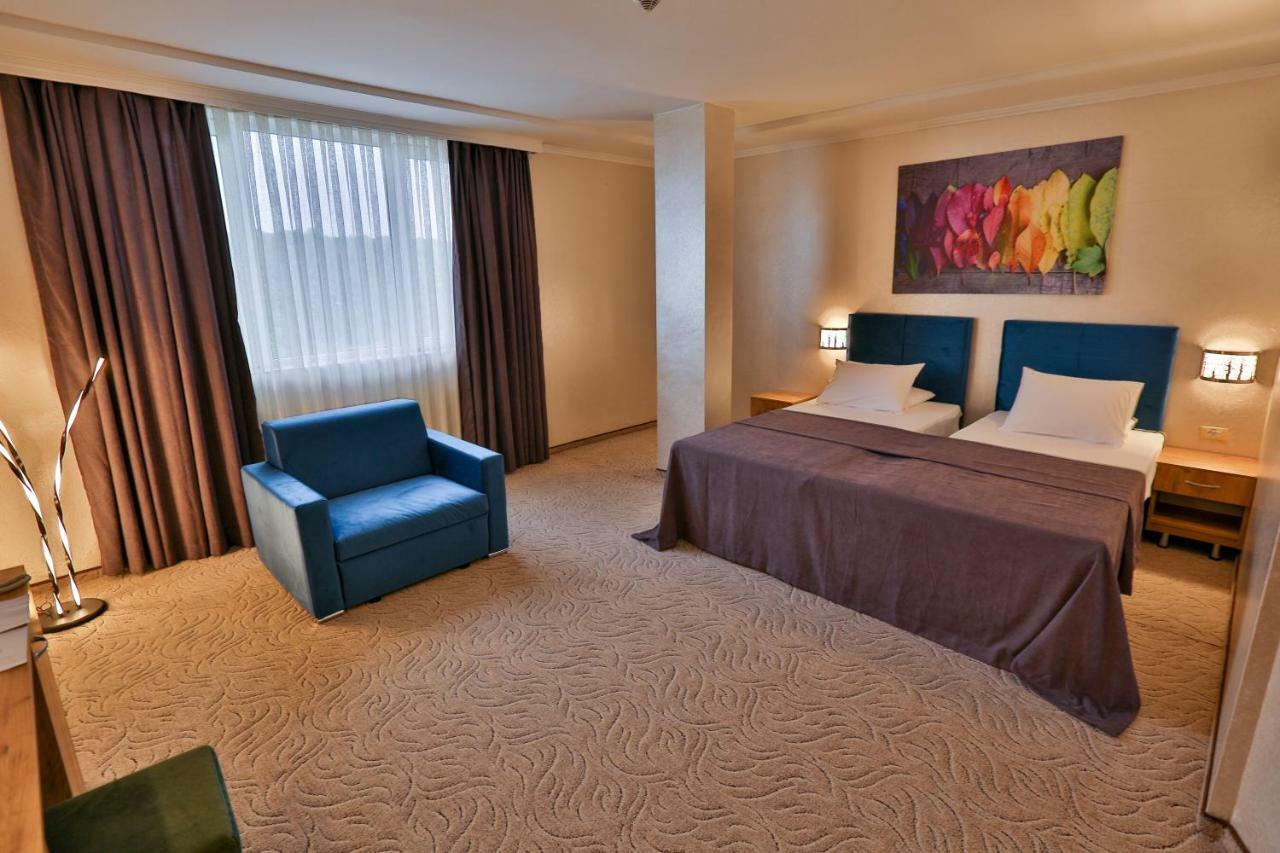 Terra Europe Brontes Hotel Targovishte  Eksteriør bilde