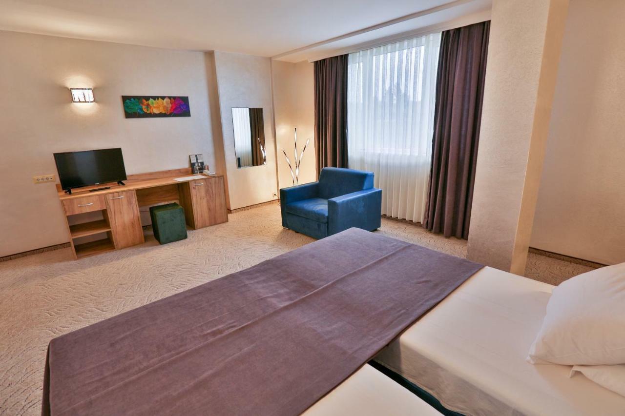 Terra Europe Brontes Hotel Targovishte  Eksteriør bilde