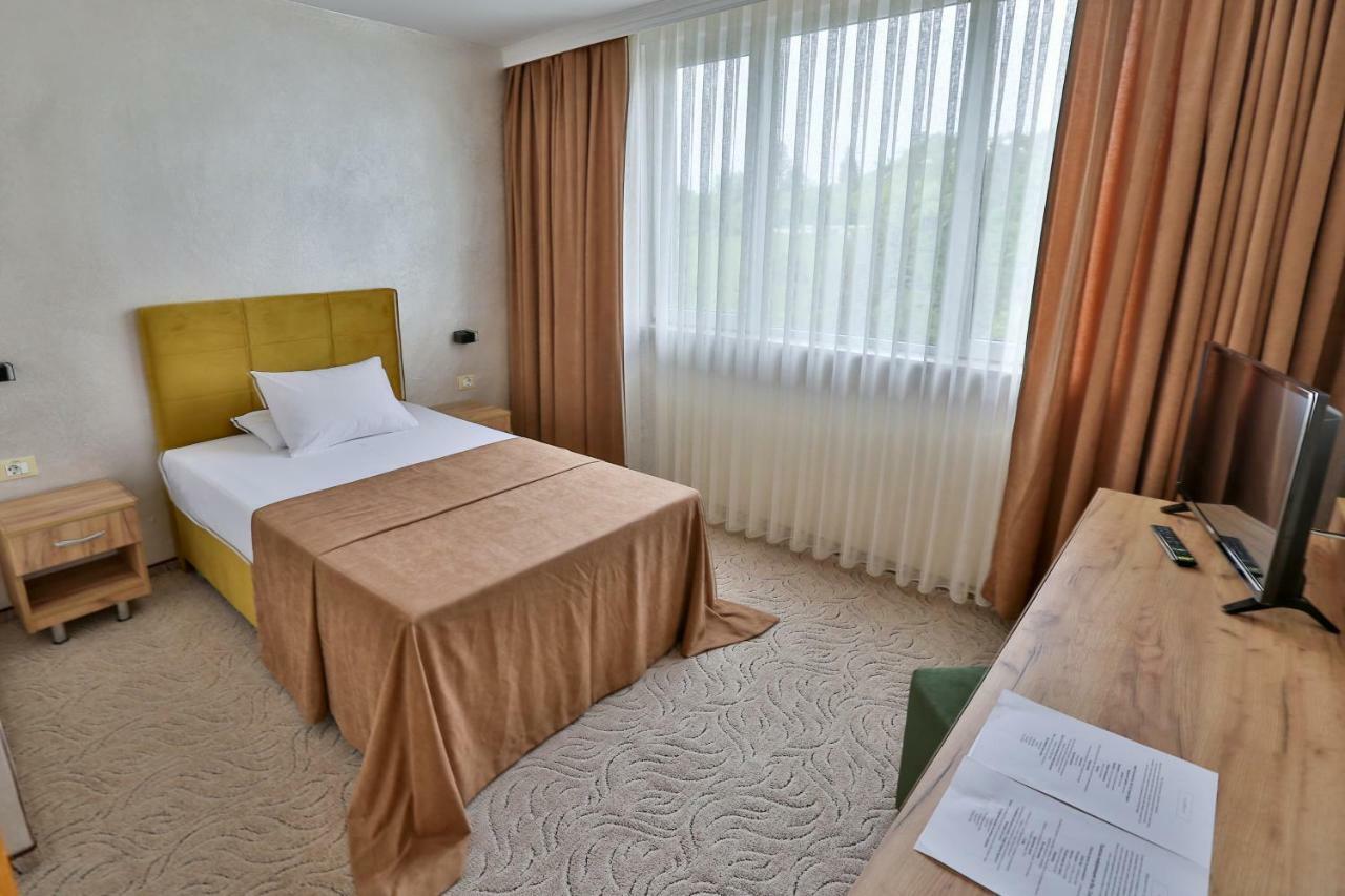 Terra Europe Brontes Hotel Targovishte  Eksteriør bilde